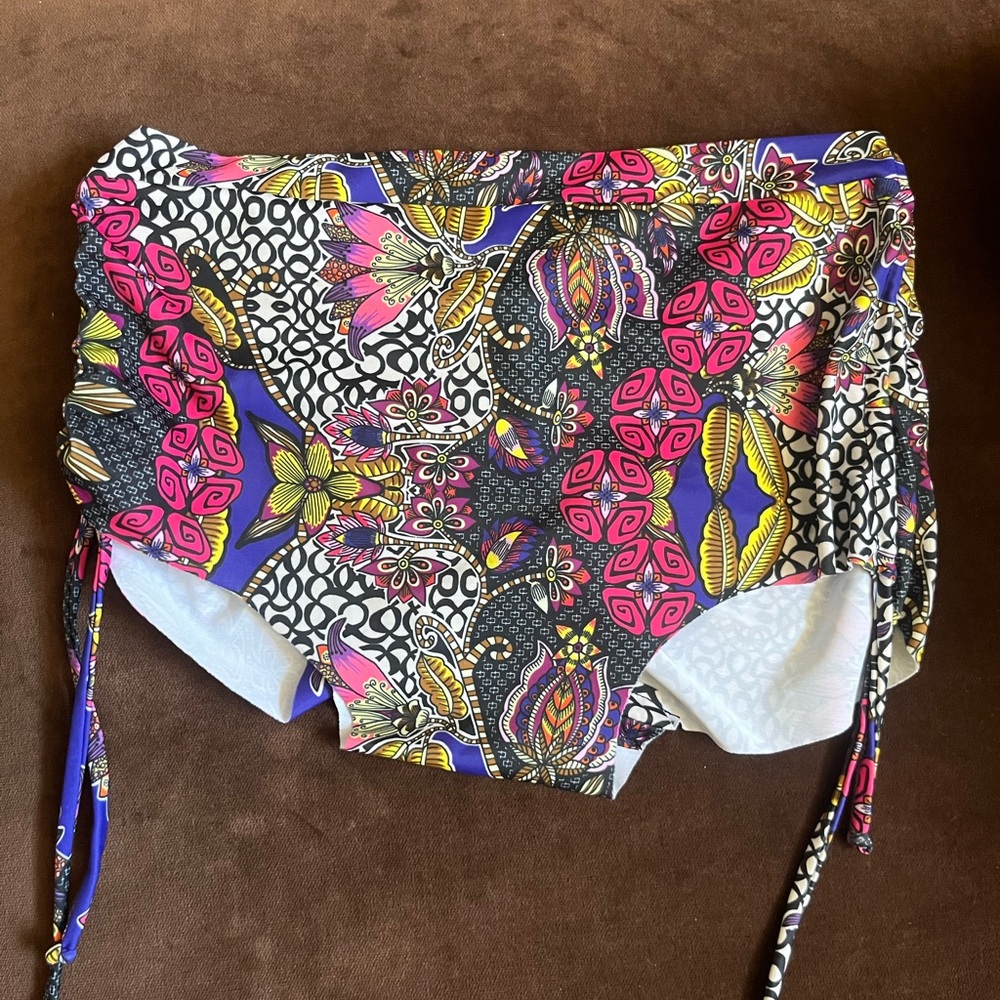 Onzie pole shorts size M/L